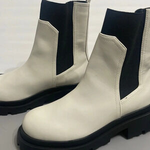 DV Dolce Vita Women's Chunkie Fashion Boot sz 7.5 off white